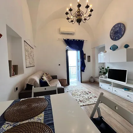 아파트 Cozy House In With Panoramic Terraces 오스투니